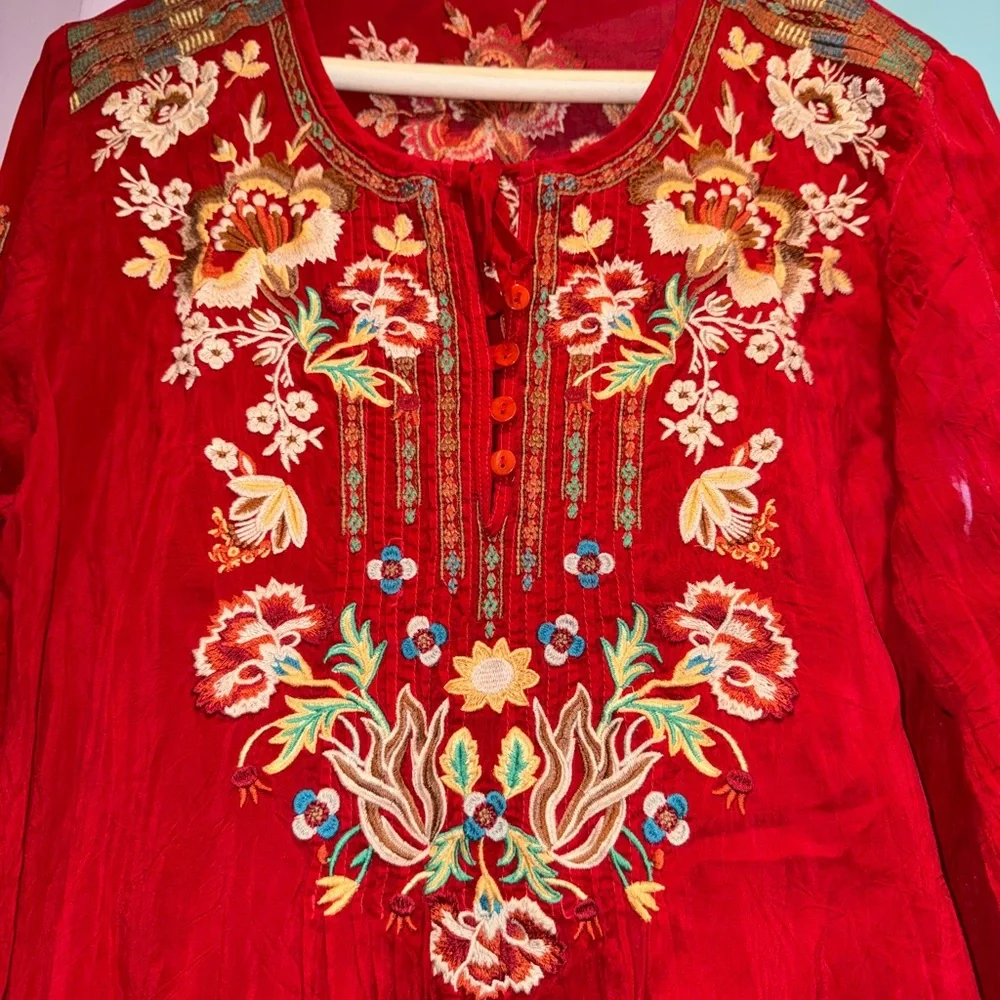 Johnny Was Size M Red Embroidered Women’s Blouse - Picture 6 of 8